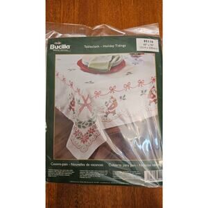 Bucilla Special Edition Holiday Tidings Santa 60×90 inch‎ table cloth